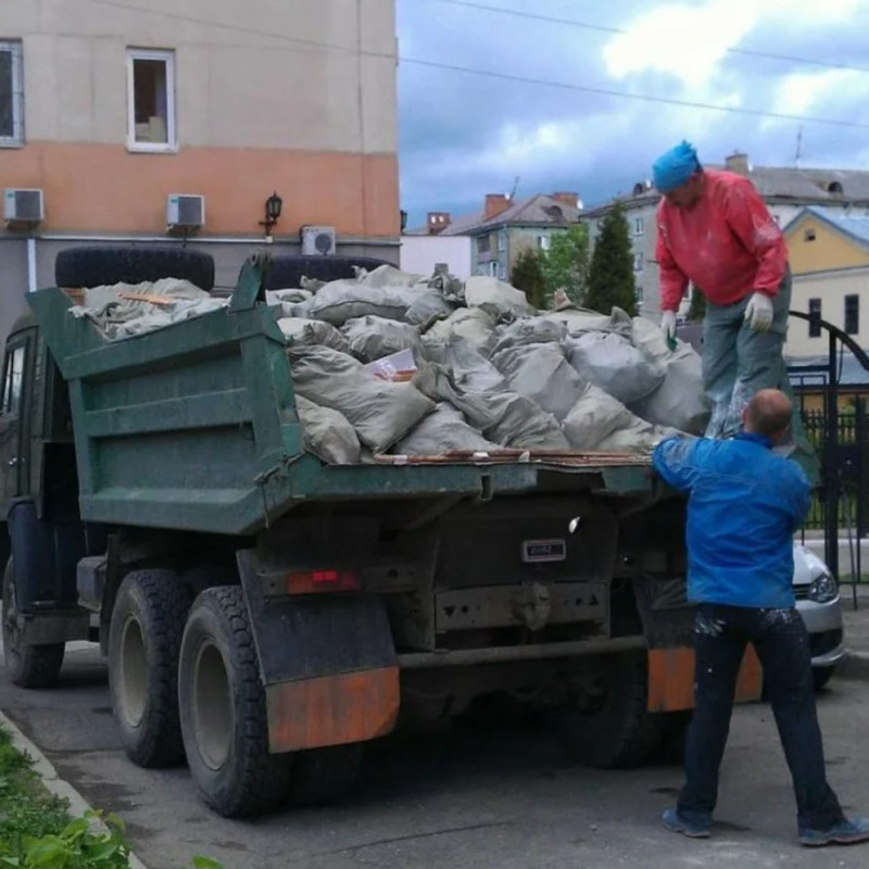 Вывоз строительного мусора с грузчиками